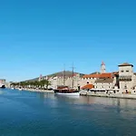 Beachfront Retreat * Trogir