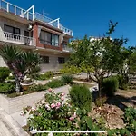 Beachfront Retreat * Trogir
