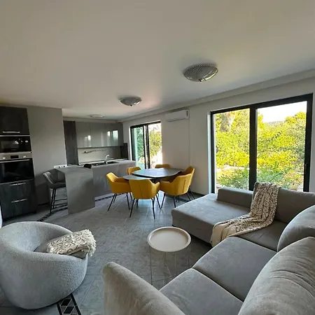 Beachfront Pantana تروغير