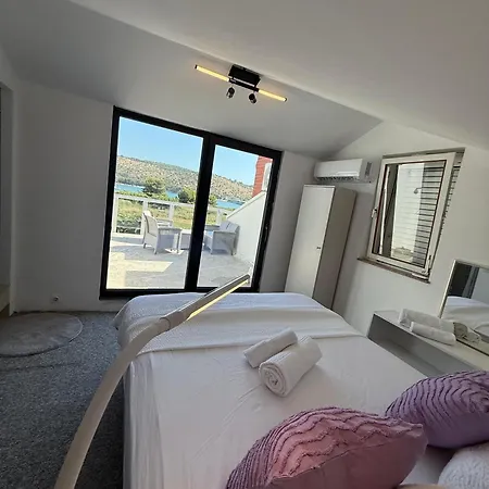Beachfront Pantana فيلة