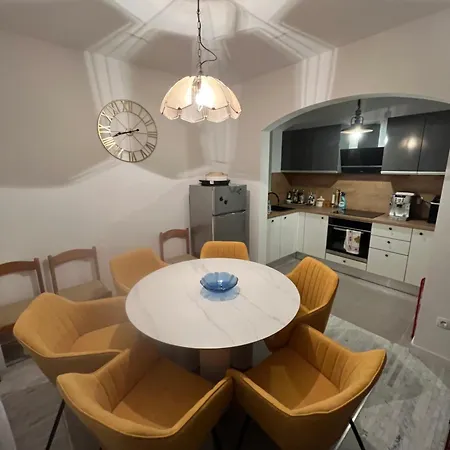 Villa Beachfront Retreat Traù